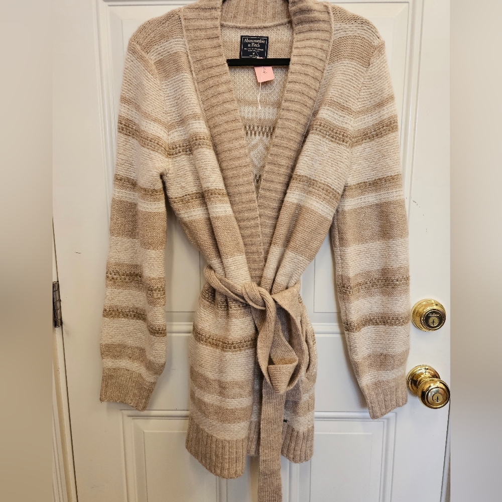 Abercrombie & Fitch Beige Striped Sweater